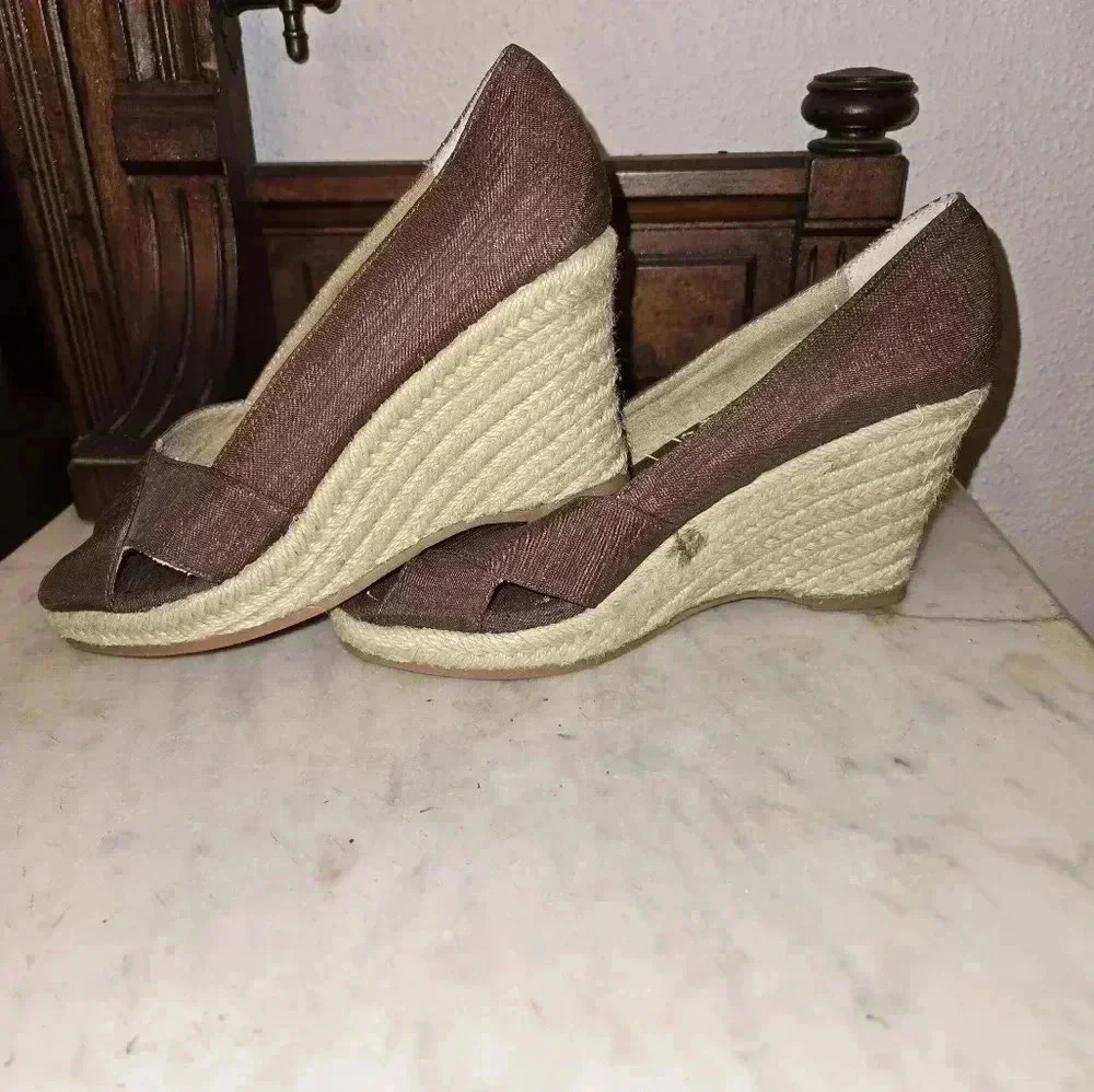 Apostrophe Wedges Size 6.5